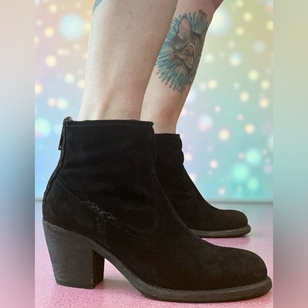 Black Suede Frye Leslie Artisan Short cowgirl Boots-8 - Picture 2 of 8